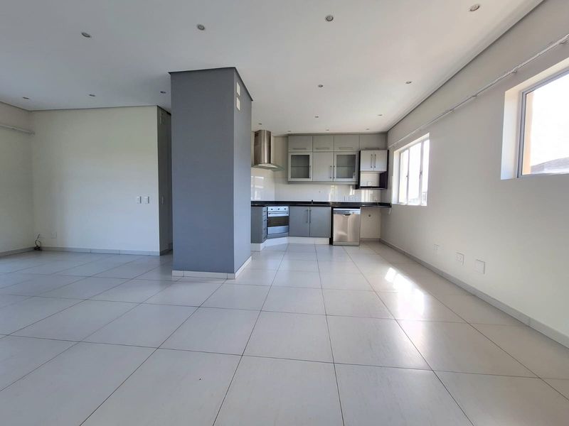 Spacious 2Bed 2Bath Apartment with Forest Views - Photo 5