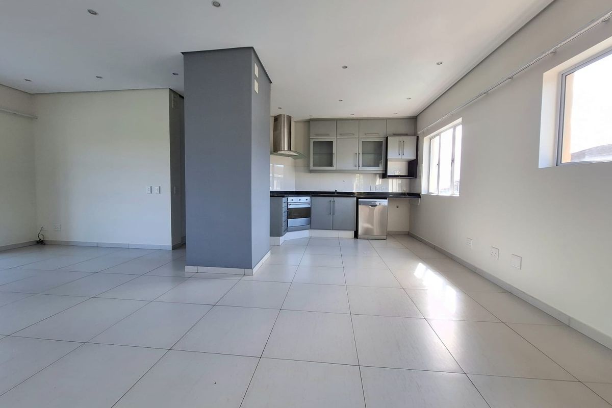 Spacious 2Bed 2Bath Apartment with Forest Views - Photo 5