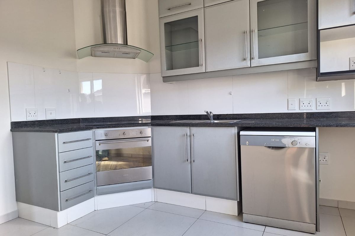Spacious 2Bed 2Bath Apartment with Forest Views - Photo 3