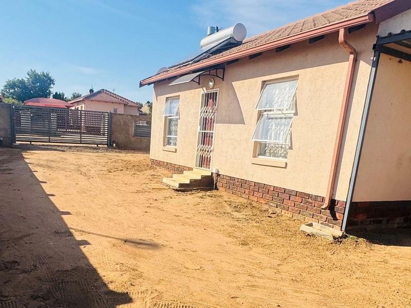 2 Bedroom Home To Rent in Southern Gateway, Polokwane - Photo 2