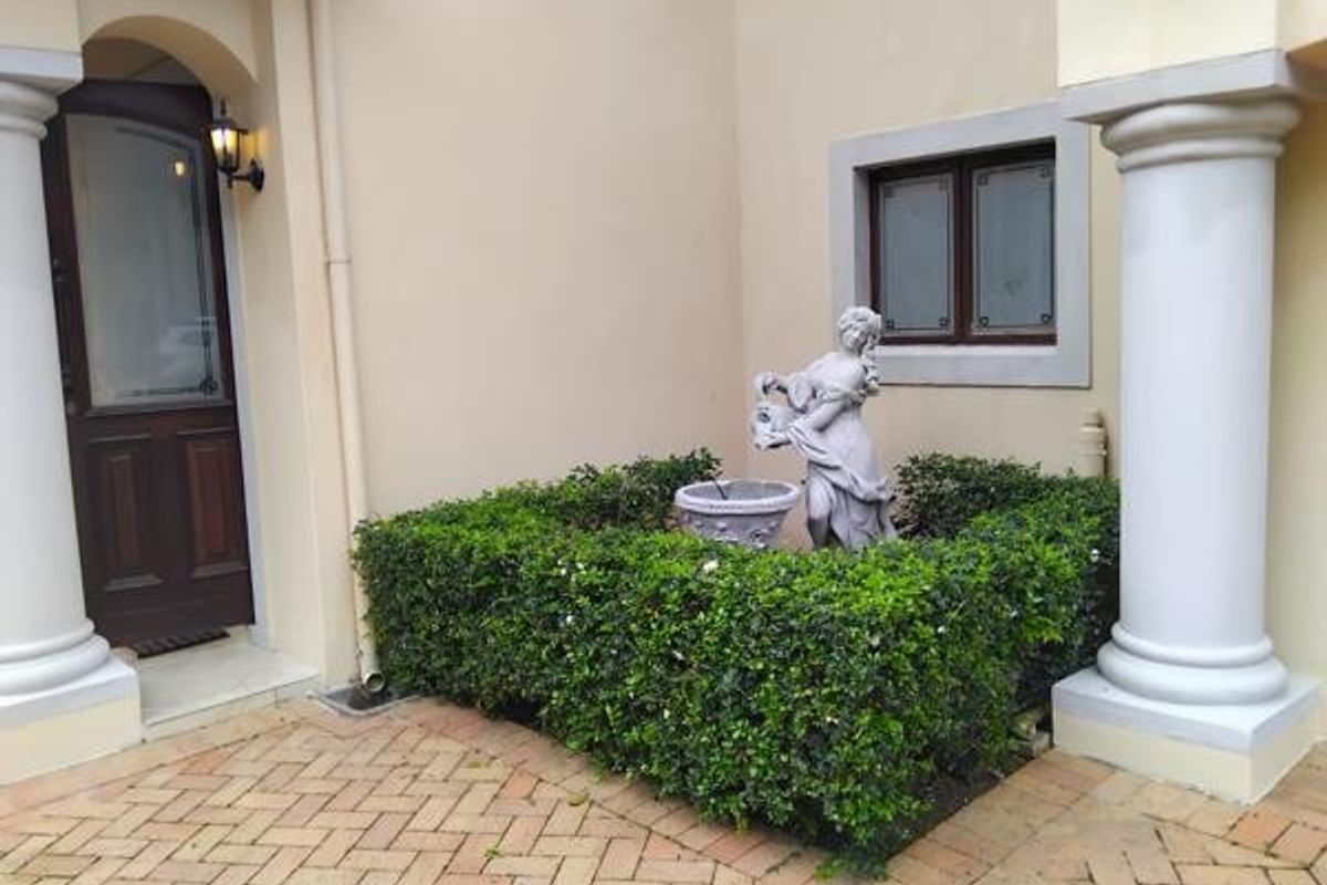Townhouse For Sale in Westville, KwaZulu Natal - Photo 3