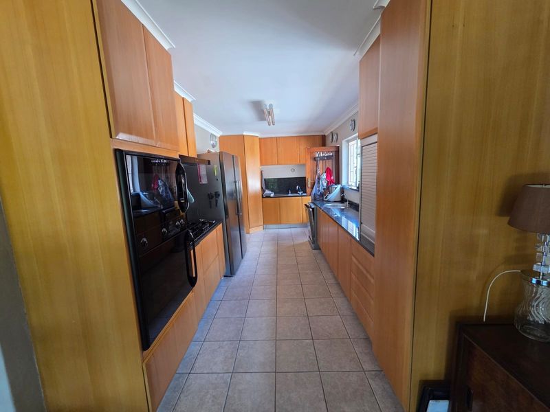 5 Bedroom home with Solar near Springvale Primary School - Photo 8