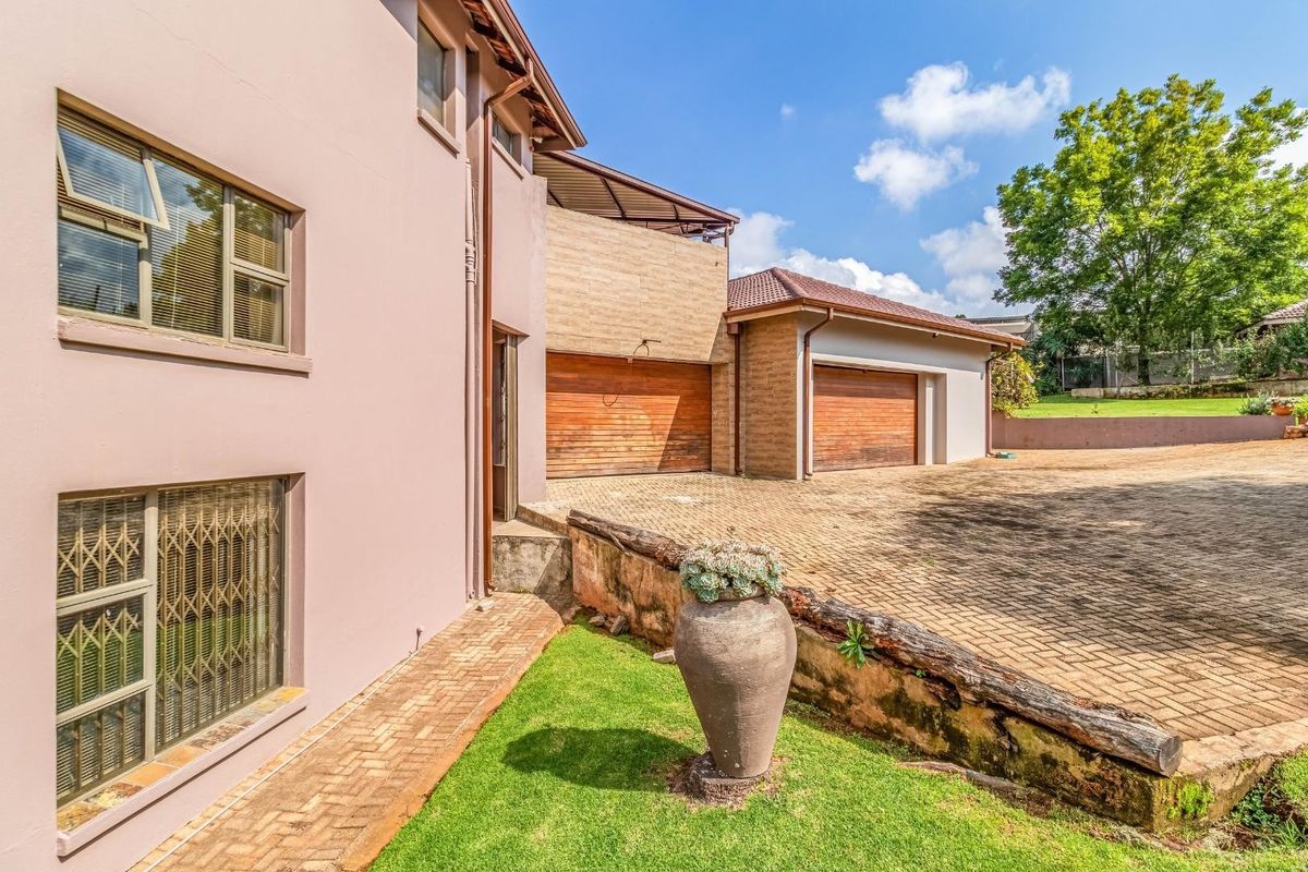 4-Bedroom Family Retreat in Rangeview - Photo 4