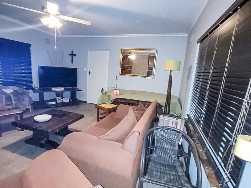 3 Bedroom Family Home to Rent in Monte Vista - Photo 4