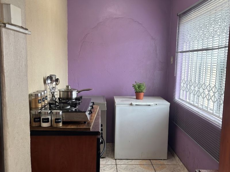 Neat  and Secure 4 Bedroom Home - Ideal for Large Families or Investors - Photo 10