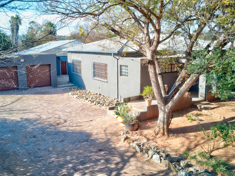 House For Sale in Florida, Roodepoort - Photo 2