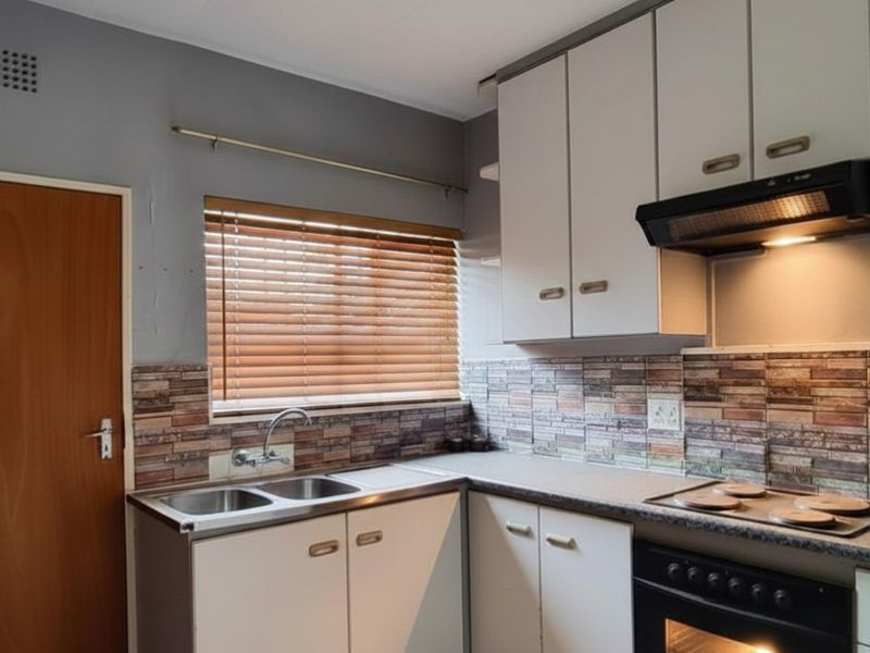2 bed Apartment For Sale in Brenton, Boksburg R650 000. - Photo 2