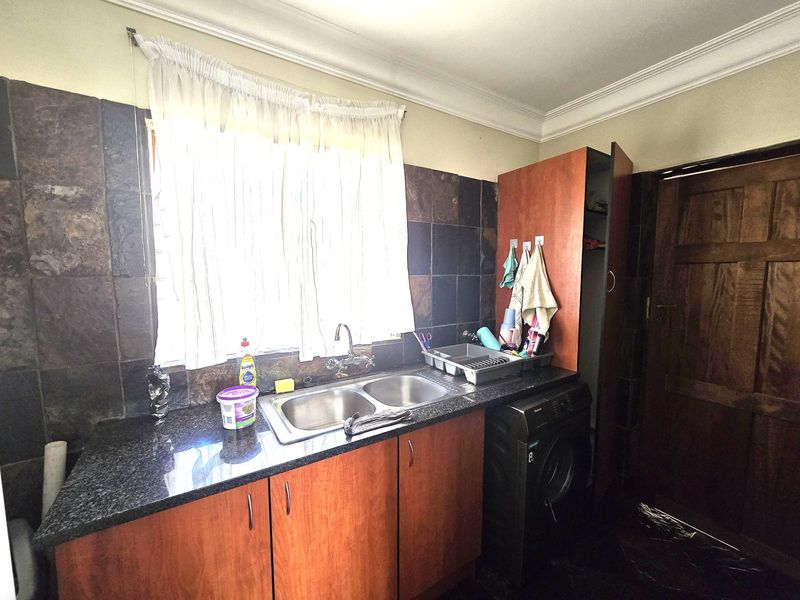 3 Bedroom Townhouse To Rent in Montana Park - Photo 8