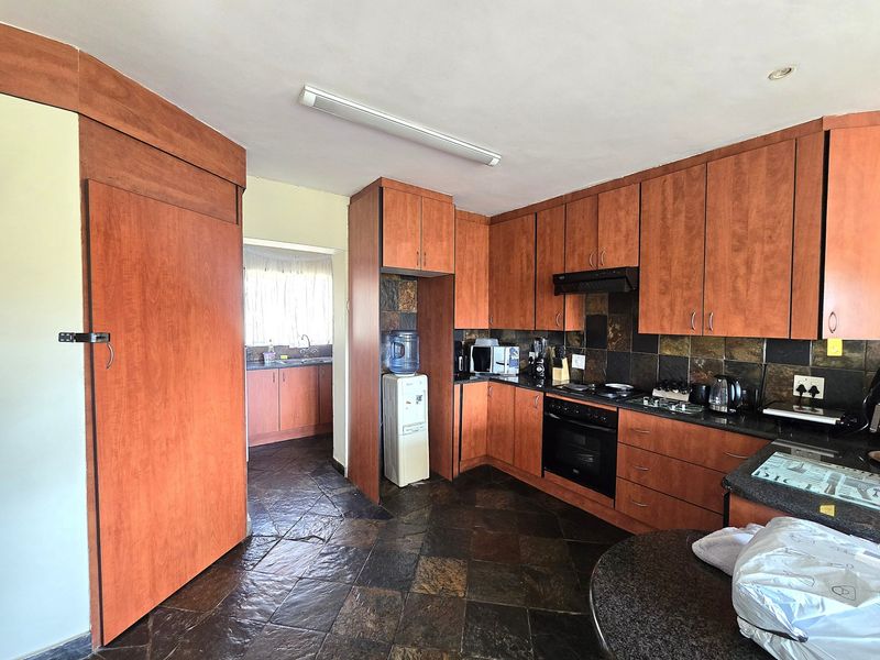 3 Bedroom Townhouse To Rent in Montana Park - Photo 7
