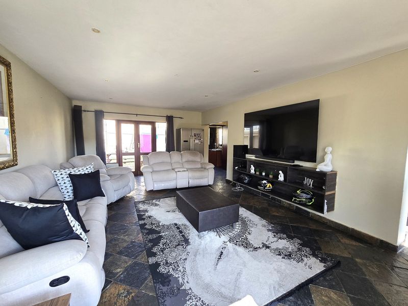 3 Bedroom Townhouse To Rent in Montana Park - Photo 4