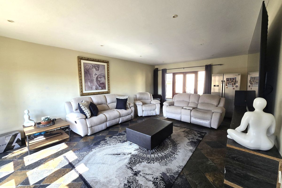 3 Bedroom Townhouse To Rent in Montana Park - Photo 3