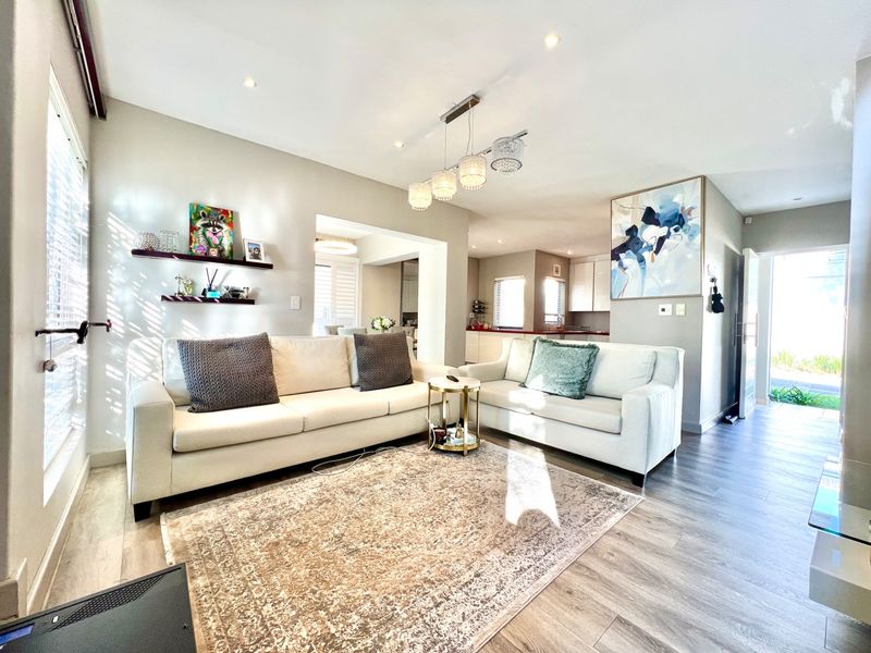 Upmarket 3 Bed Furnished Townhouse to Rent in Wendywood! - Photo 1