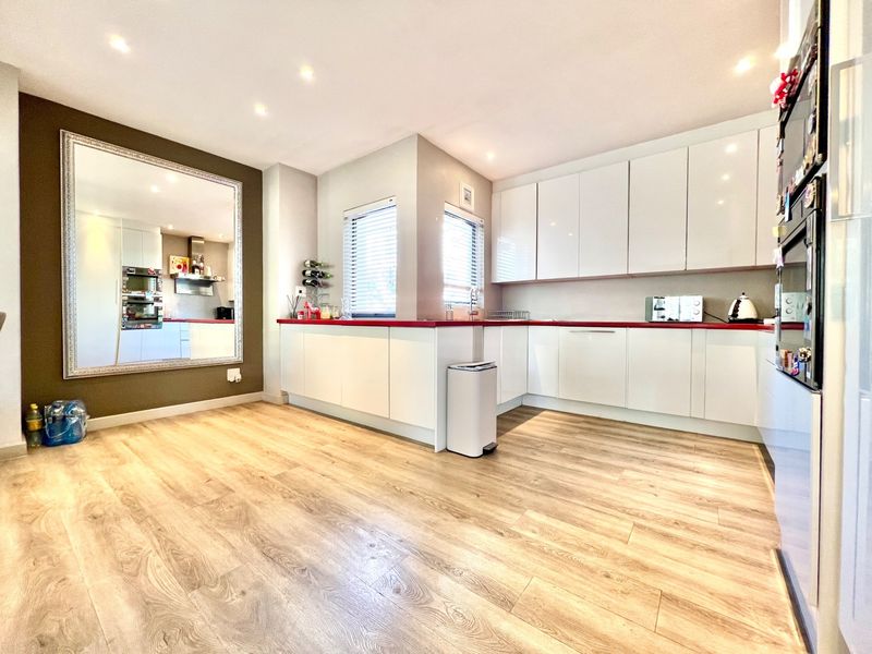 Upmarket 3 Bed Furnished Townhouse to Rent in Wendywood! - Photo 5