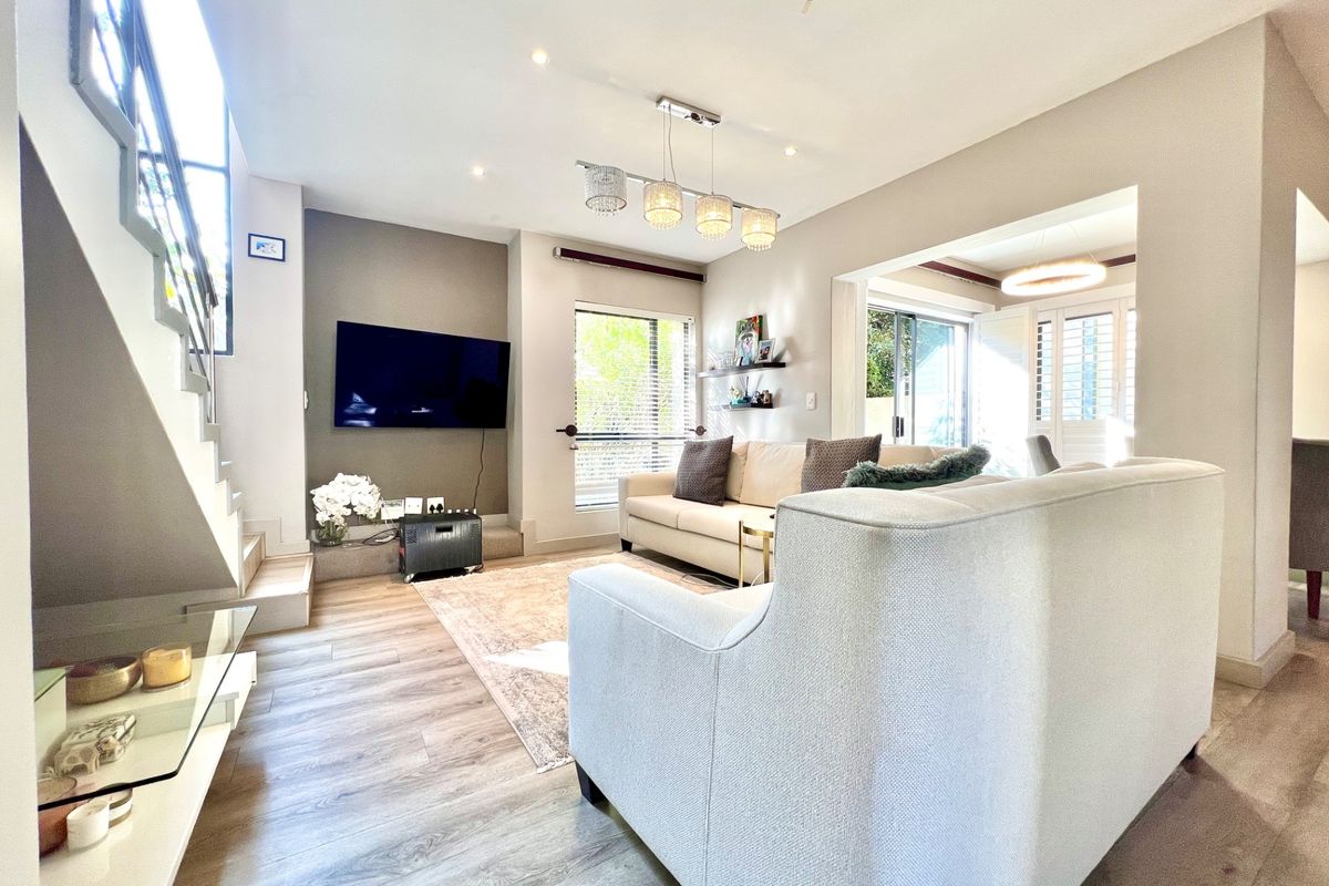 Upmarket 3 Bed Furnished Townhouse to Rent in Wendywood! - Photo 3