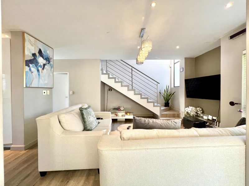 Upmarket 3 Bed Furnished Townhouse to Rent in Wendywood! - Photo 2