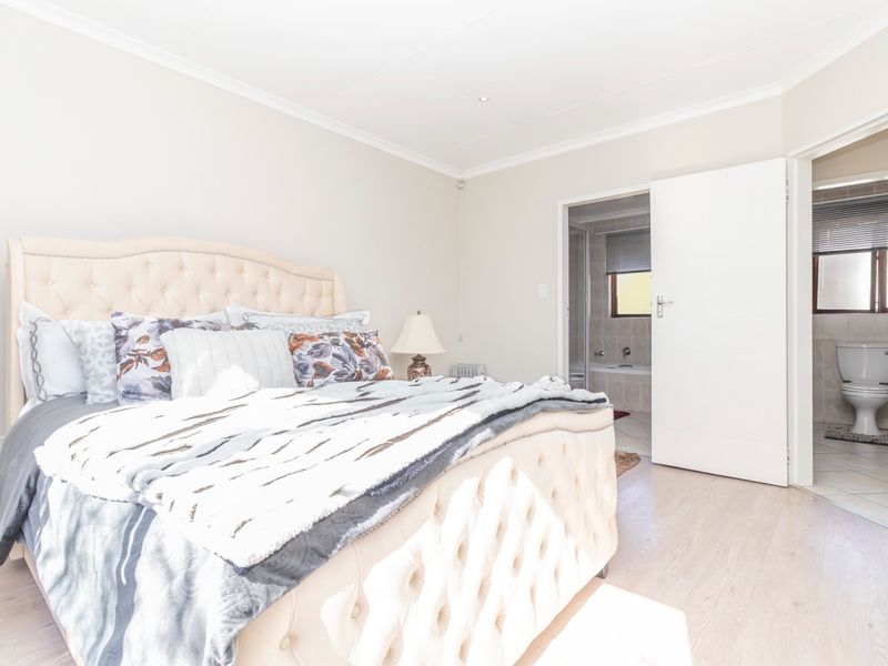 Warm, Spacious Family Living in a Secure Northgate Estate - Photo 3