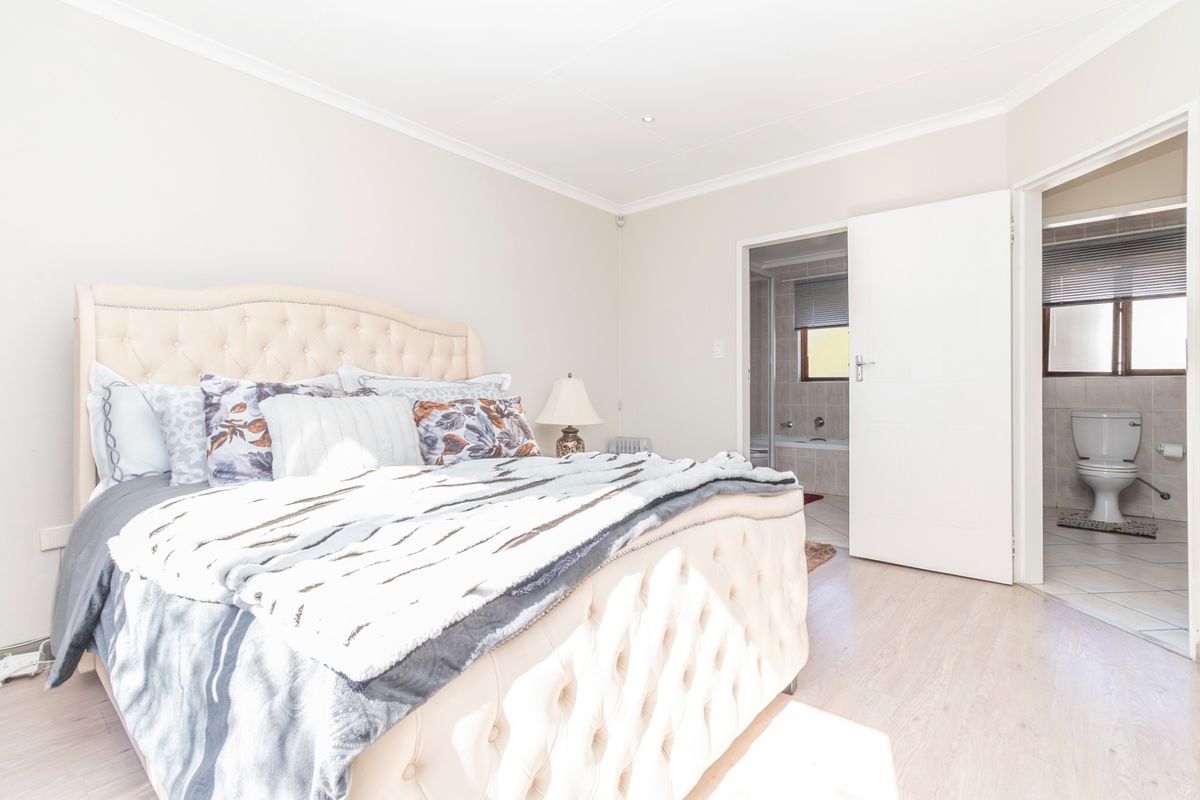Warm, Spacious Family Living in a Secure Northgate Estate - Photo 3