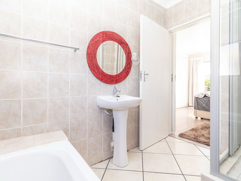Warm, Spacious Family Living in a Secure Northgate Estate - Photo 9
