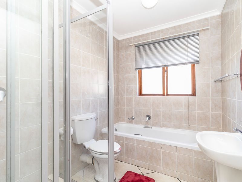 Warm, Spacious Family Living in a Secure Northgate Estate - Photo 8