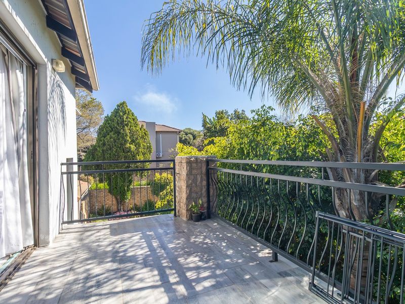 Warm, Spacious Family Living in a Secure Northgate Estate - Photo 6