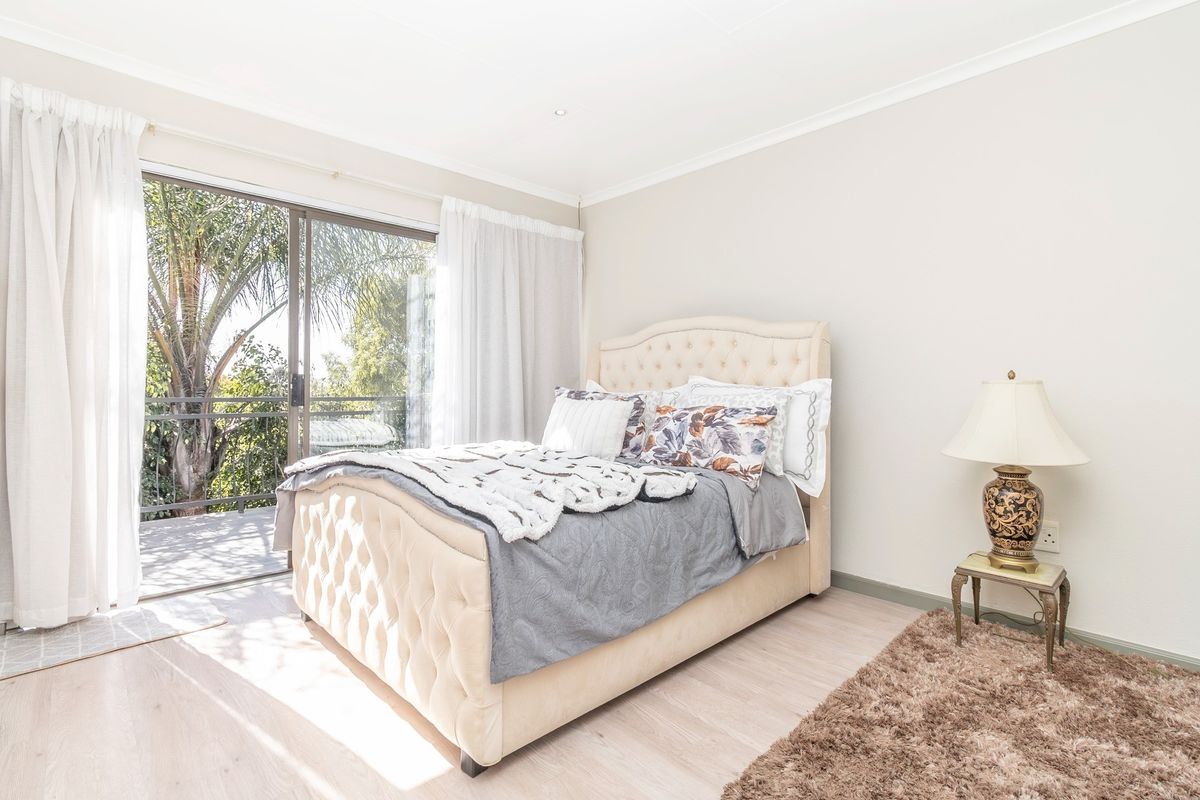 Warm, Spacious Family Living in a Secure Northgate Estate - Photo 2