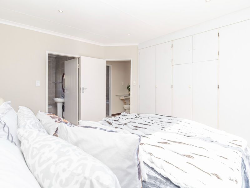Warm, Spacious Family Living in a Secure Northgate Estate - Photo 4