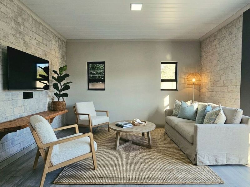 House For Sale in Albertinia - Photo 2