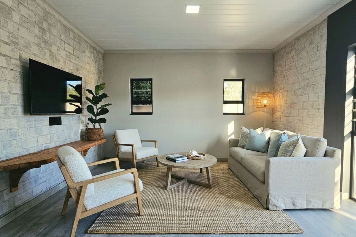 House For Sale in Albertinia - Photo 2