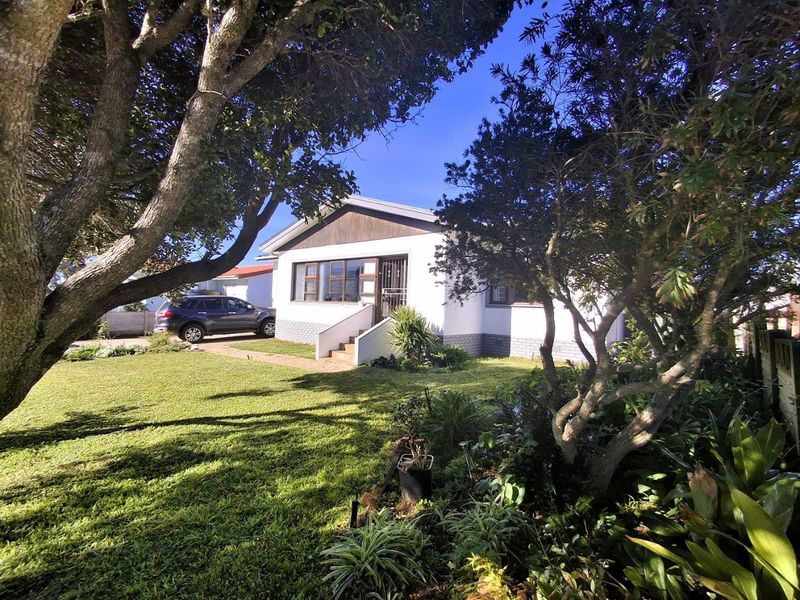 House For Sale in Stilbaai Wes, Stilbaai - Photo 1