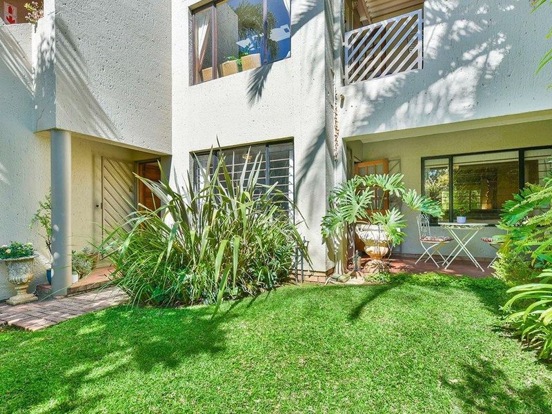 Immaculate Lock-Up-and-Go Sectional Title Apartment - Ideal Addition to Your Investment Portfolio - Photo 1