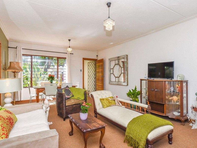 Immaculate Lock-Up-and-Go Sectional Title Apartment - Ideal Addition to Your Investment Portfolio - Photo 6