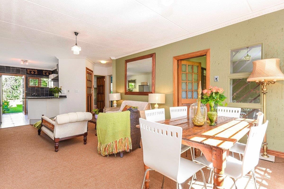 Immaculate Garden Apartment Offering the Perfect Balance of Serenity and Urban Convenience - Photo 5