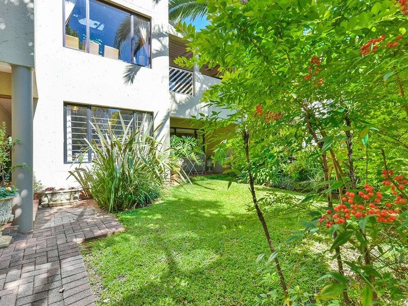 Immaculate Lock-Up-and-Go Sectional Title Apartment - Ideal Addition to Your Investment Portfolio - Photo 2