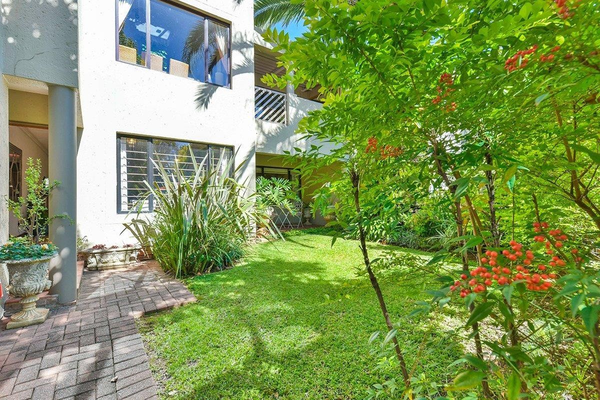 Immaculate Garden Apartment Offering the Perfect Balance of Serenity and Urban Convenience - Photo 2