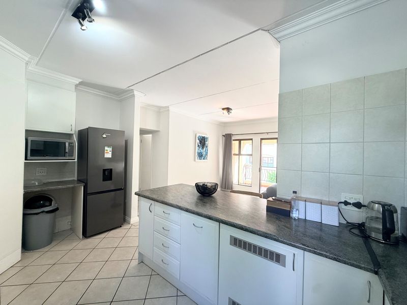 Natural light and spacious apartment with a gas stove for rent - Photo 6