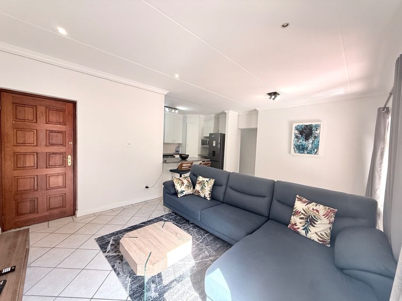 Natural light and spacious apartment with a gas stove for rent - Photo 3