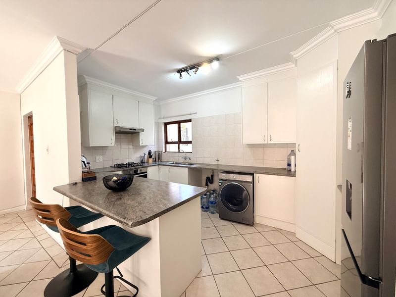 Natural light and spacious apartment with a gas stove for rent - Photo 7