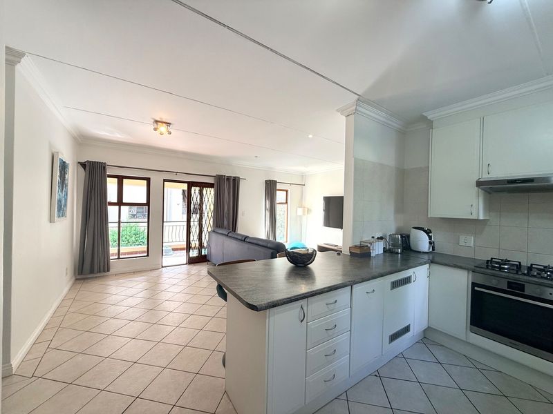 Natural light and spacious apartment with a gas stove for rent - Photo 4