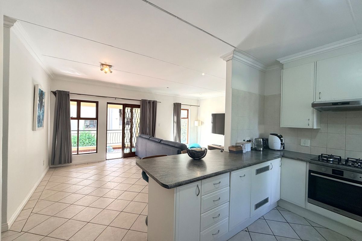 Natural light and spacious apartment with a gas stove for rent - Photo 5