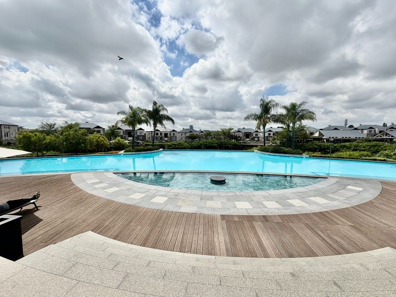 Elegant Fully Furnished Signature Penthouse To Rent in The Polofields, Waterfall, Midrand - Photo 4