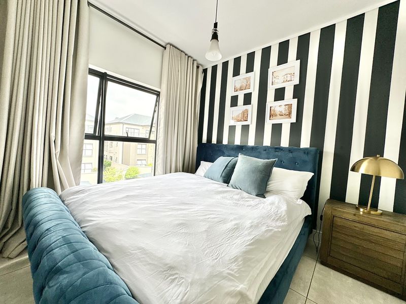 Elegant Fully Furnished Signature Penthouse To Rent in The Polofields, Waterfall, Midrand - Photo 2