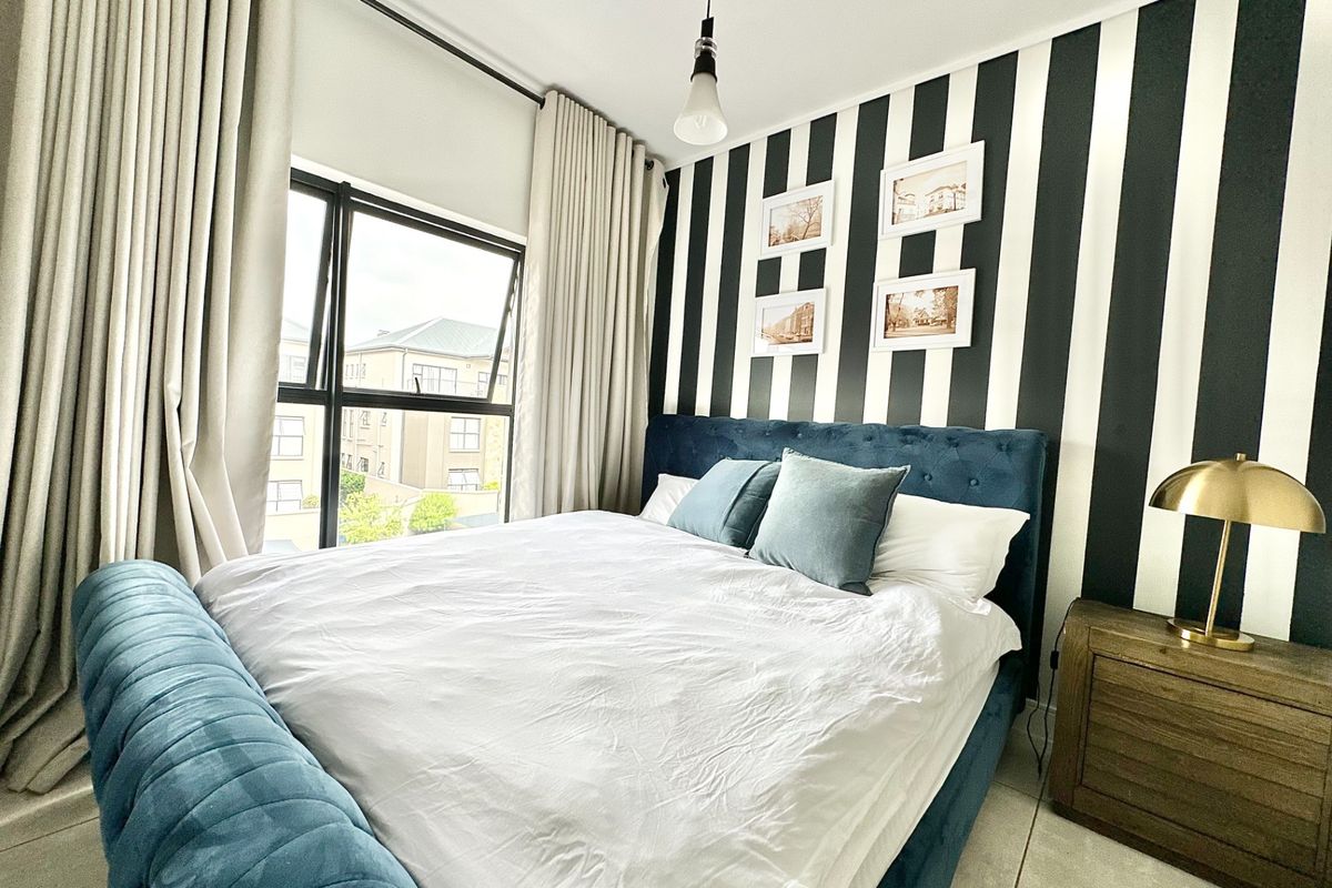 Elegant Fully Furnished Signature Penthouse To Rent in The Polofields, Waterfall, Midrand - Photo 2