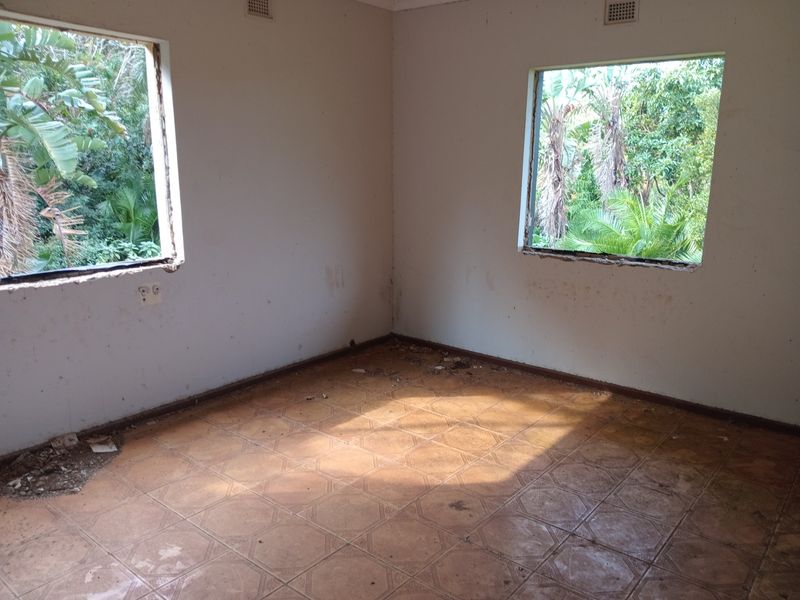 RENOVATOR'S DREAM - UNBEATABLE VALUE! - Photo 8