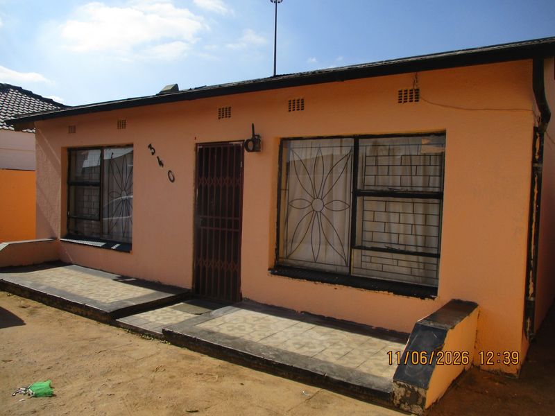 House For Sale in Tembisa - Photo 2