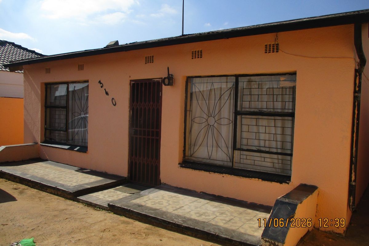 House For Sale in Tembisa - Photo 2