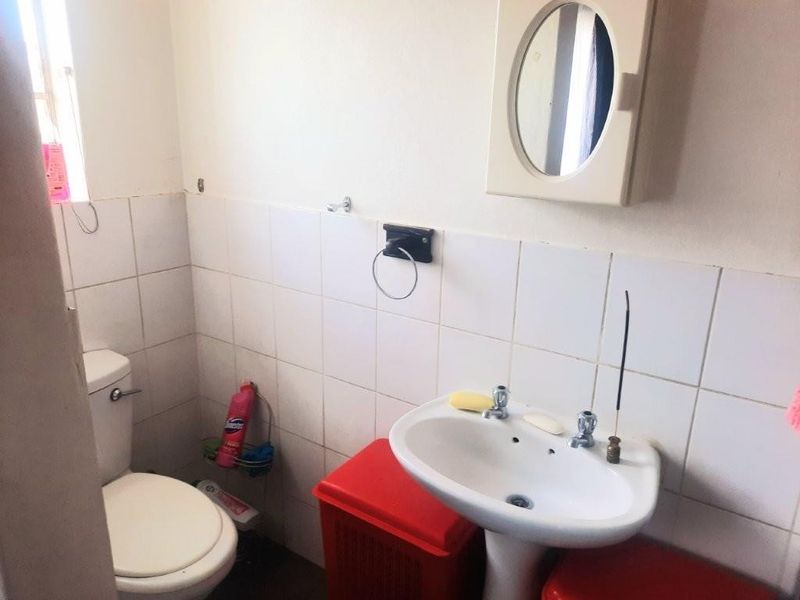 Apartment For Sale in Wilgeheuwel, Roodepoort - Photo 8