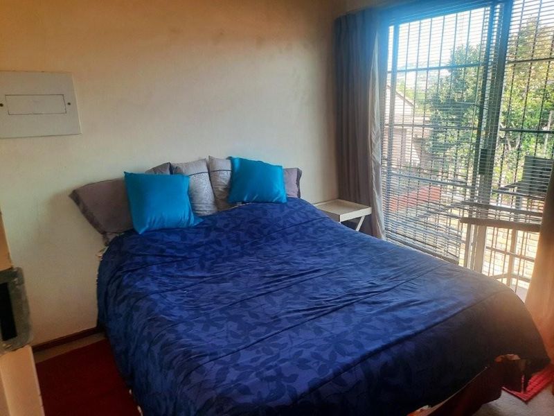 Apartment For Sale in Wilgeheuwel, Roodepoort - Photo 5