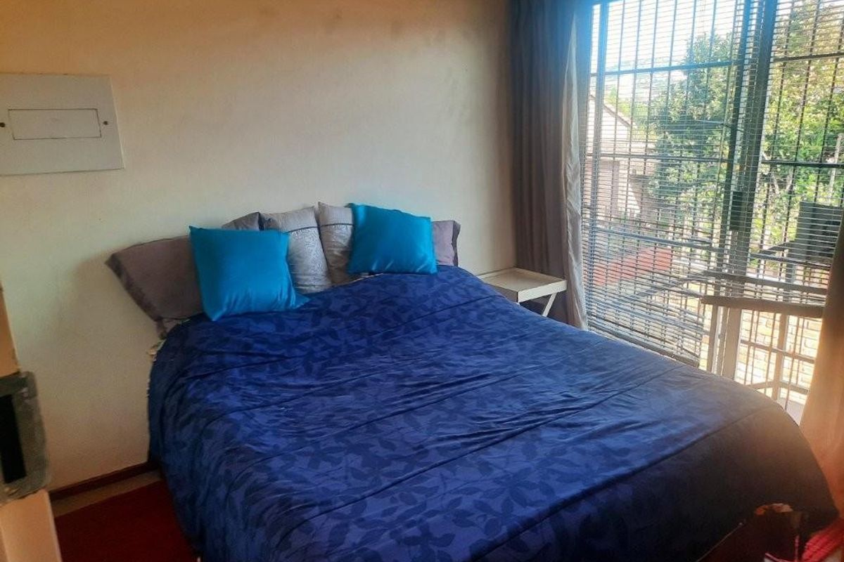 Apartment For Sale in Wilgeheuwel, Roodepoort - Photo 5