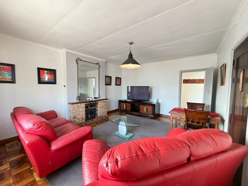5-Minute Walk to Fish Hoek Beach - Fully Furnished 1 bedroom apartment - Photo 9