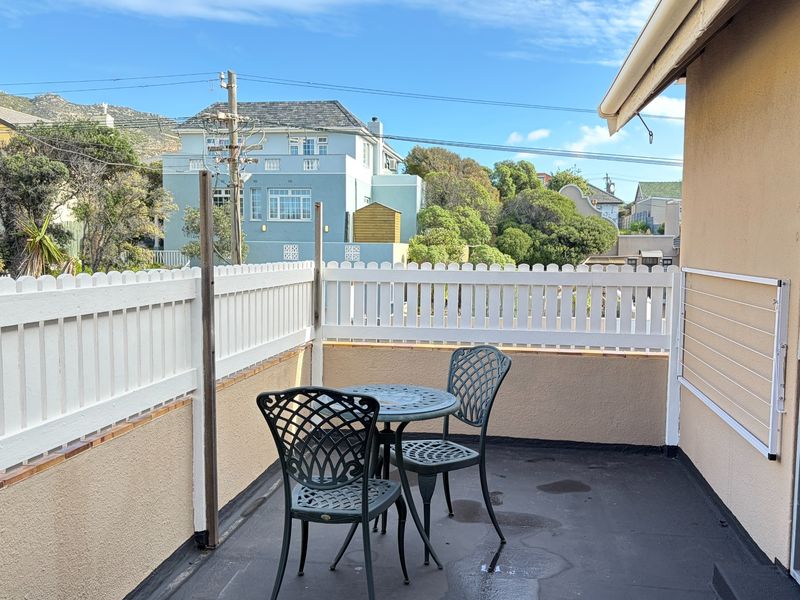 5-Minute Walk to Fish Hoek Beach - Fully Furnished 1 bedroom apartment - Photo 4